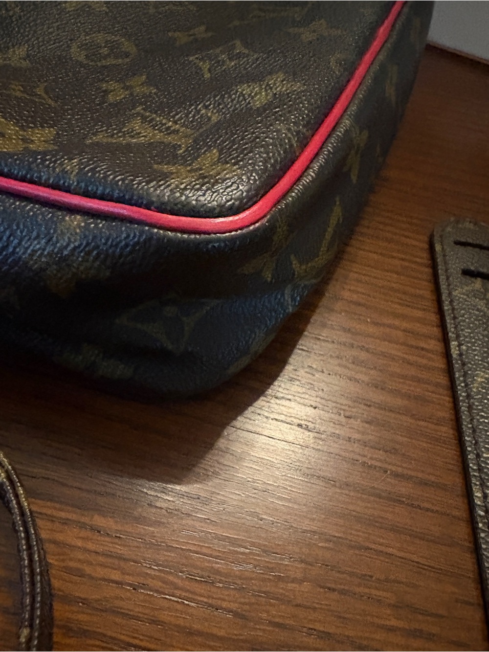 🍒 Authentic!! Louis Vuitton Monogram Crossbody with red trim. - Picture 5 of 11